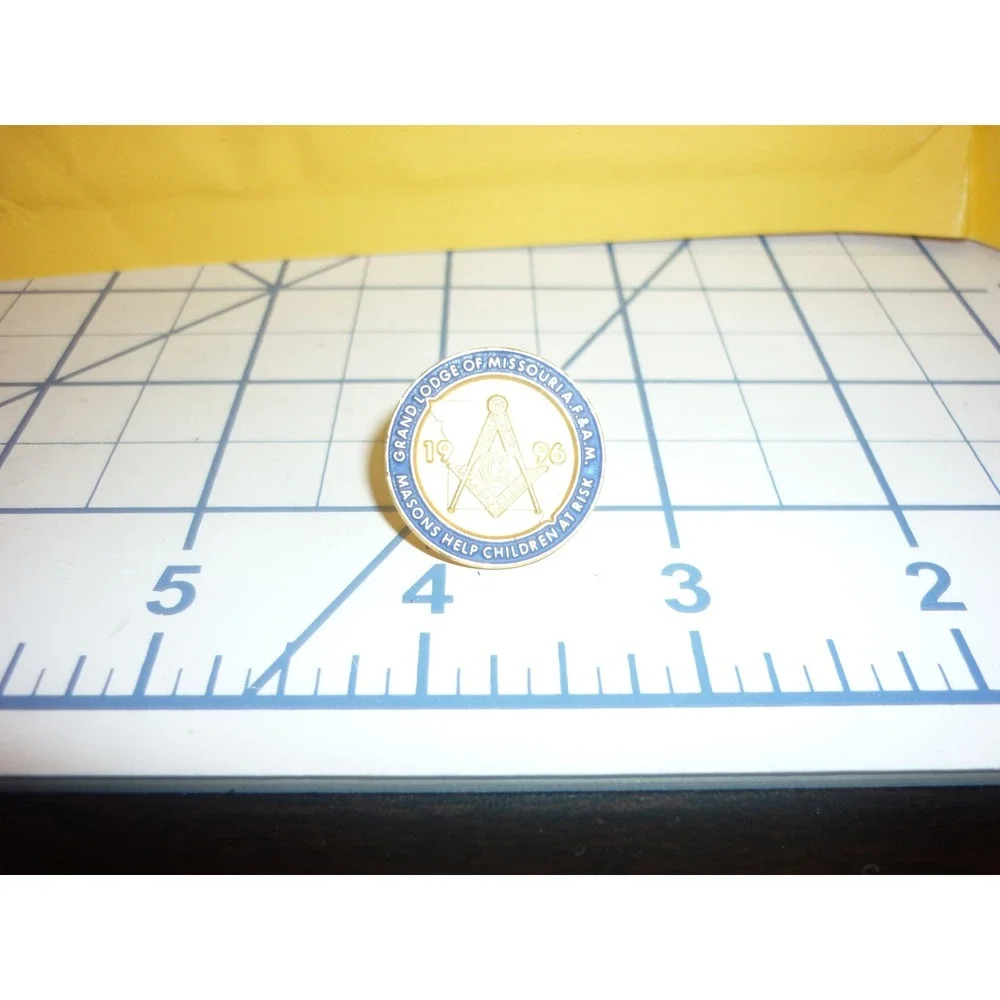 1996 Grand Lodge of Missouri‎ AF&AM Masonic Pin - Masons Help Children At Risk